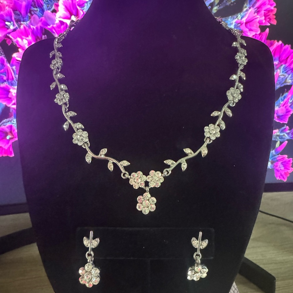 Elegant Silver Floral Necklace and Earring Set